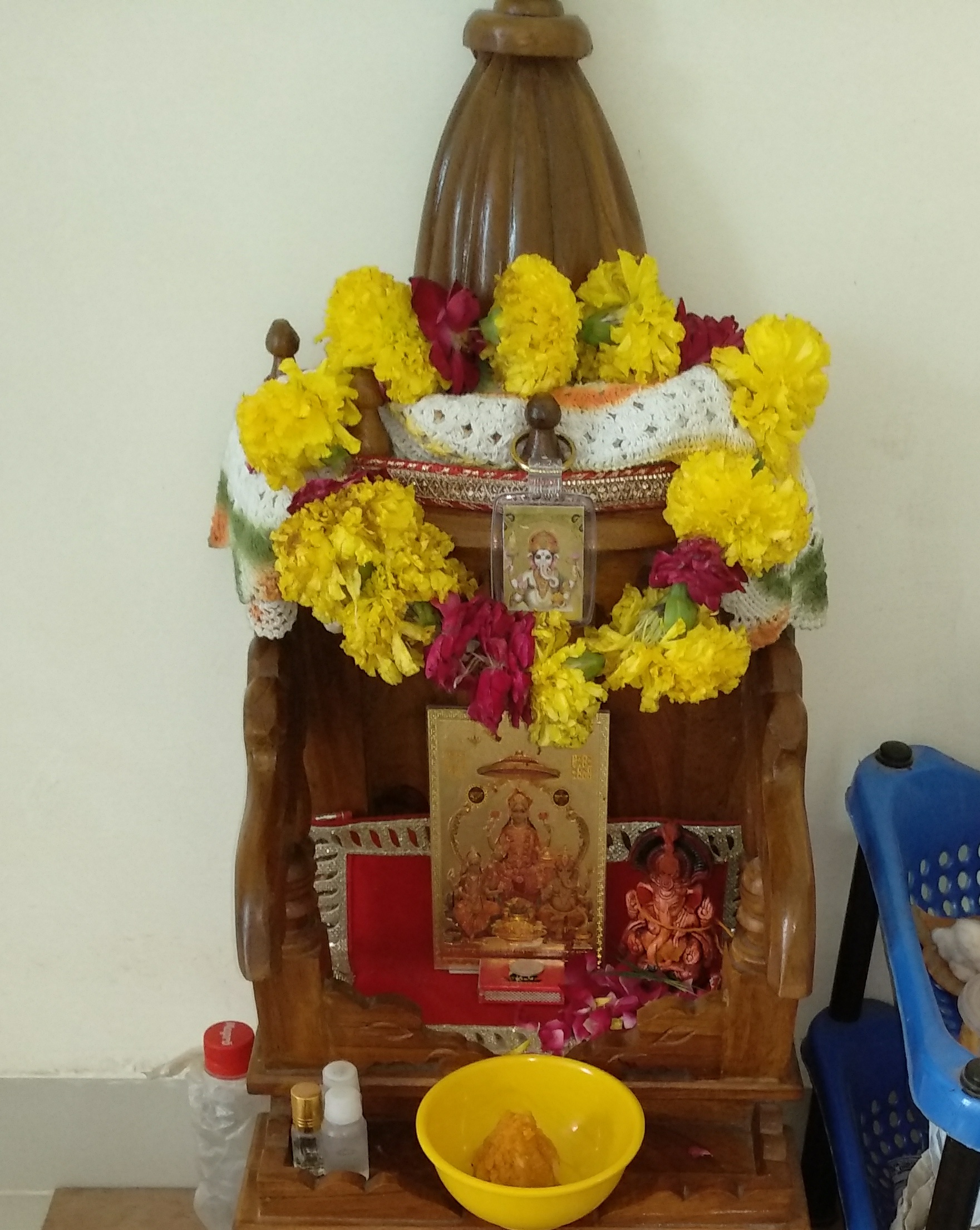 ईश्वर कण-कण मैं हैं...